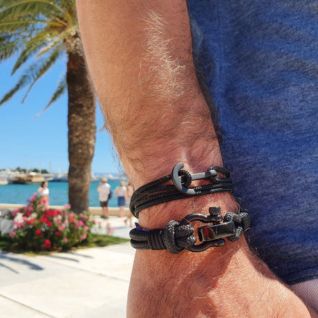 CAPTAIN Black Shackle Bracelet