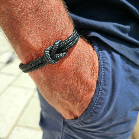 CAPTAIN Black Shackle Bracelet - Blue