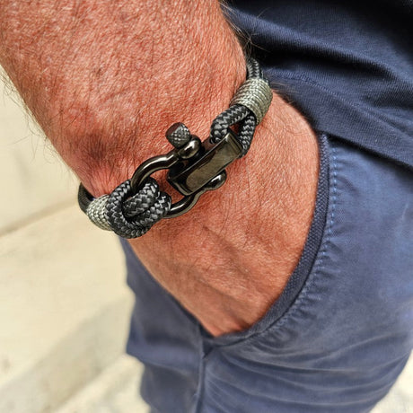 CAPTAIN Black Shackle Bracelet - Grey