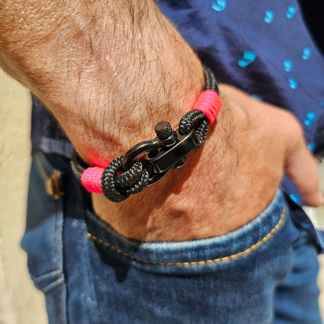 CAPTAIN Black Shackle Bracelet - Neon Pink