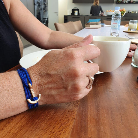 YACHT CLUB medium anchor bracelet electric blue